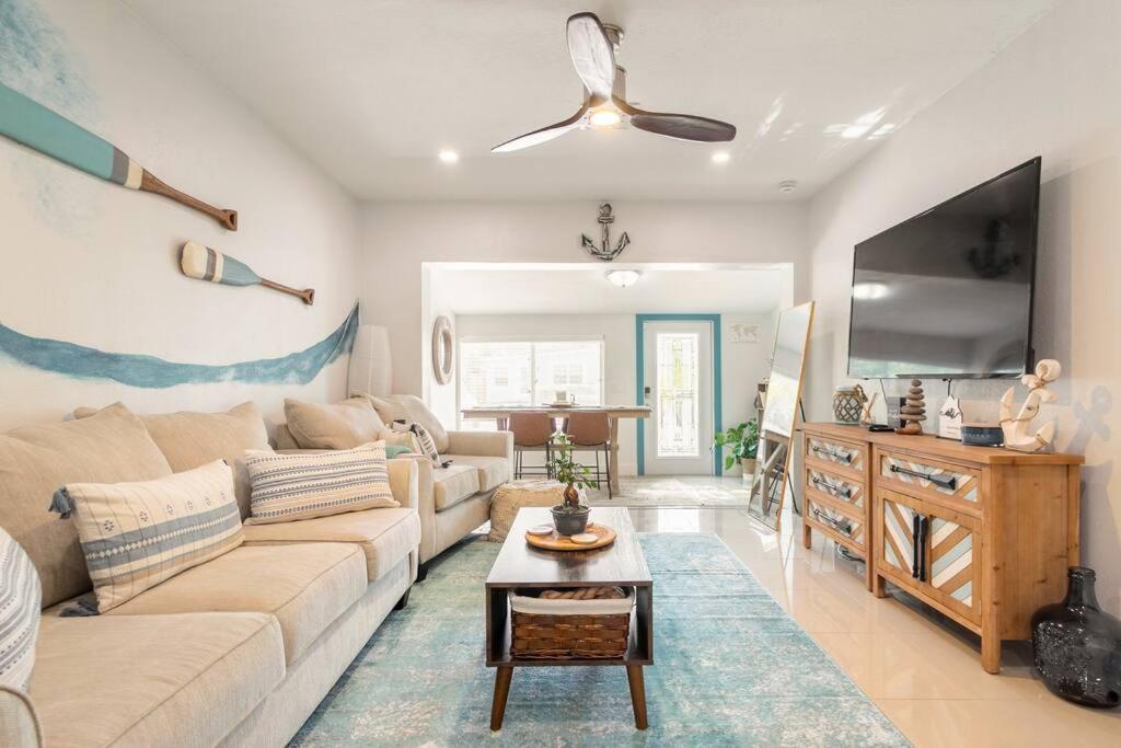 Central Nautical Themed 4 Bed 2 Bath Home Φορτ Λόντερντεϊλ Εξωτερικό φωτογραφία